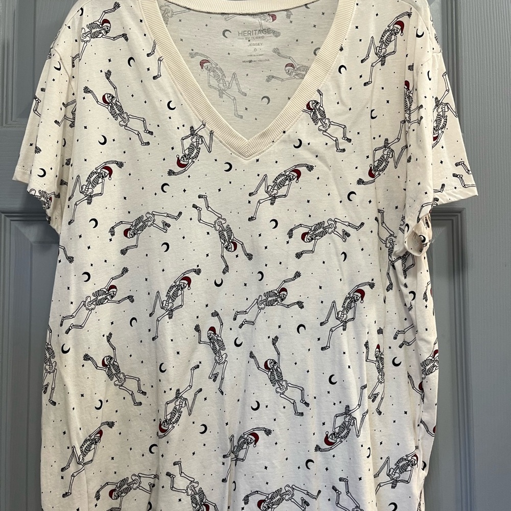 Torrid Cream T-Shirt with Skeleton Print